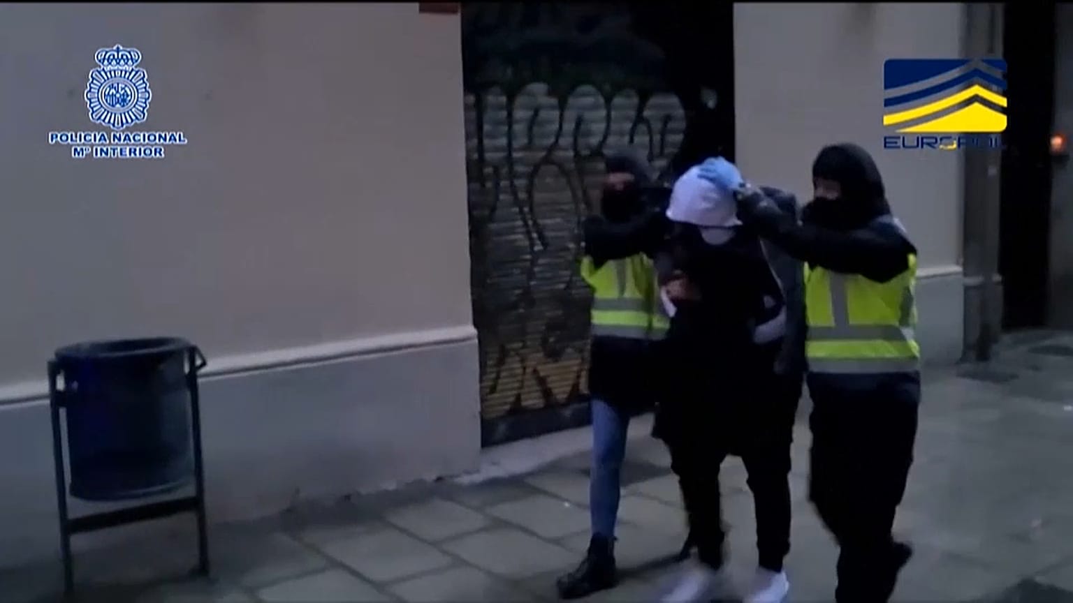 En la operación colaboraron con las autoridades españolas los Servicios de Inteligencia Argelinos, el FBI y de la Oficina Europea de Policía EUROPOL.