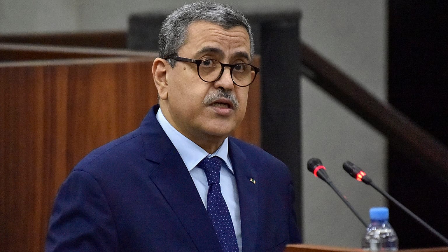 رئيس الوزراء الجزائري عبد العزيز جراد 