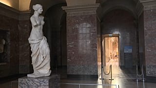 Εργοτάξιο το Λούβρο - Οι συντηρητές εκμεταλλεύονται την απουσία επισκέπτων   