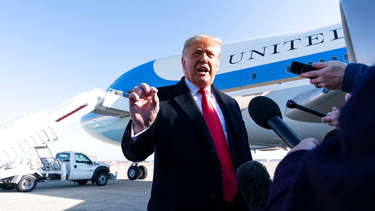 DONALD TRUMP