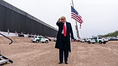 Donald Trump am Dienstag bei einem Besuch der Grenzmauer zu Mexiko in Alamo, Texas