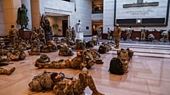 Бойцы Национальной гвардии США в залах Капитолия
