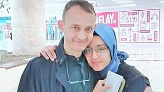 Hüseyin Galip Küçüközyiğit mit seiner Tochter