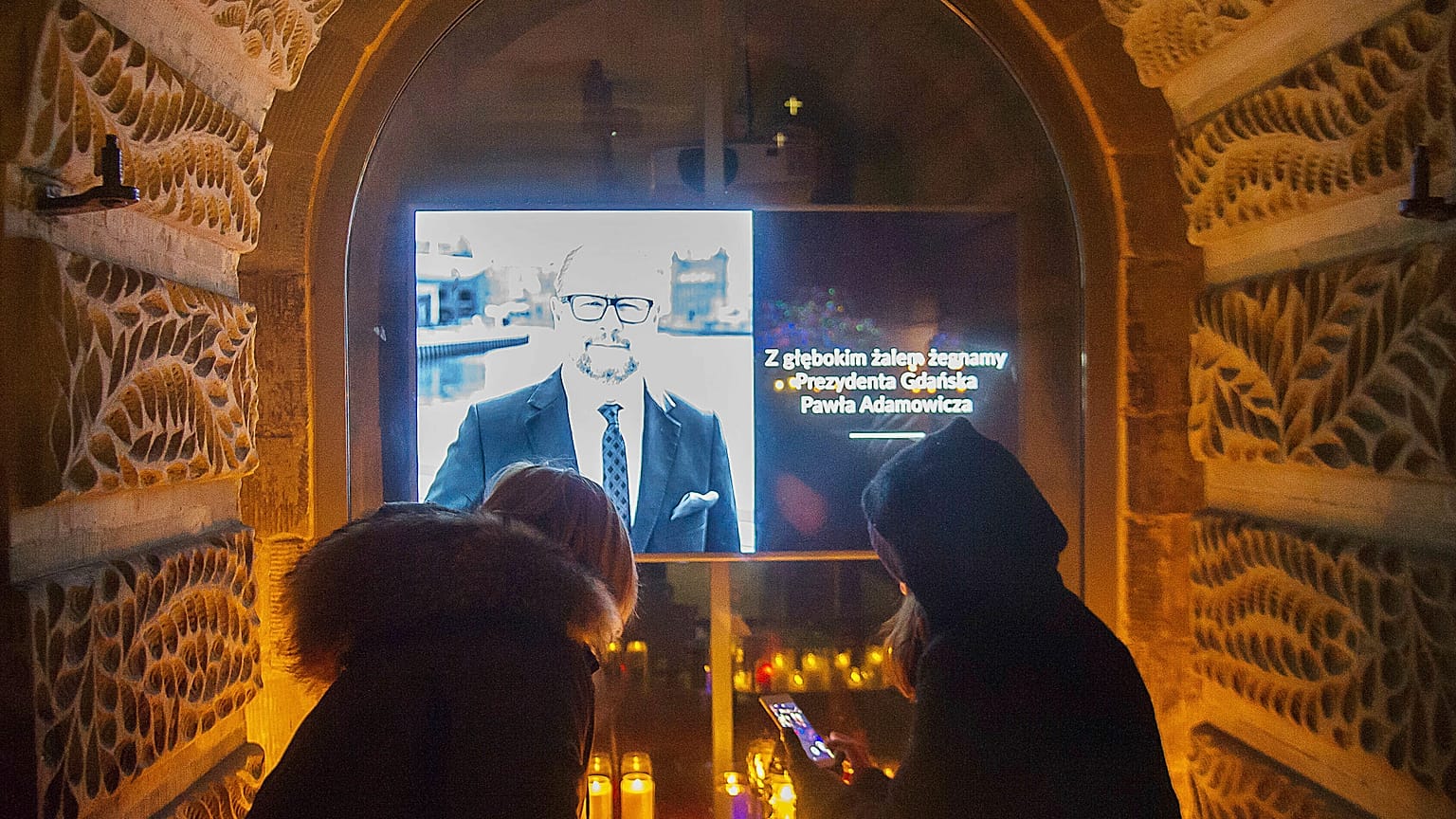 People place candles as they mourn the mayor of Gdansk, Pawel Adamowicz.