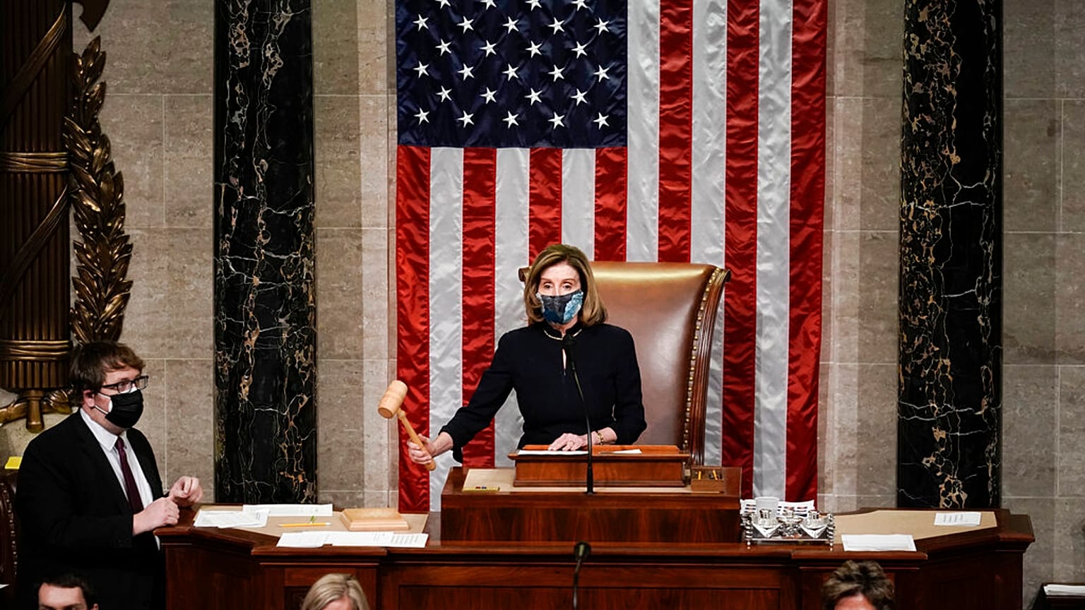 ABD Temsilciler Meclisi Başkanı Demokrat Nancy Pelosi, Trump ile ilgili yapılan oylamanın sonucunu ilan etti