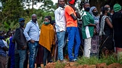 Hamar sorok alakultak ki Ugandában a szavazócédulák késése miatt