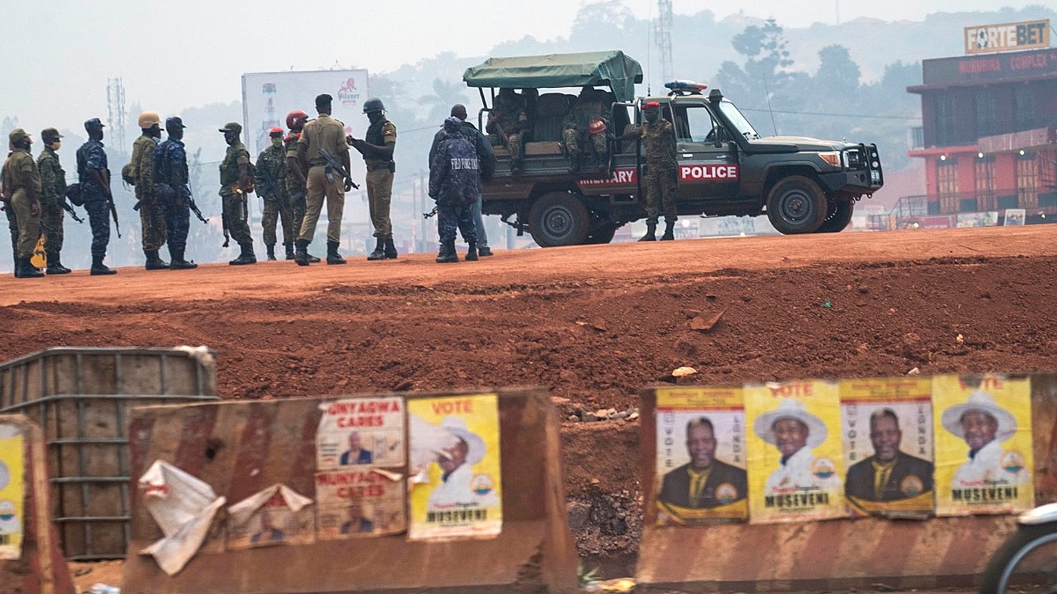  Les Ougandais aux urnes pour un duel présidentiel, véritable choc des générations
