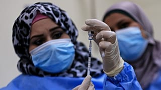 الأردن تبدأ بتوفير لقاح كوفيد-19 للاجئين السوريين