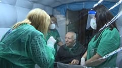 Covid-sicher: Knuddel' deine Oma (im Zelt)