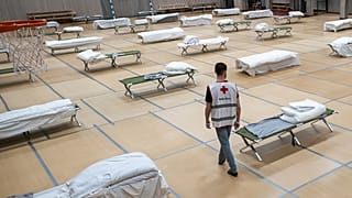 Γυμναστήριο που χρησιμοποιείται για τη διανυκτέρευση αστέγων κατά την περίοδο της πανδημίας.