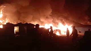 آتش‌سوزی در یکی از اردوگاه‌های روهنگیا در بنگلادش هزاران نفر را بی‌خانمان کرد