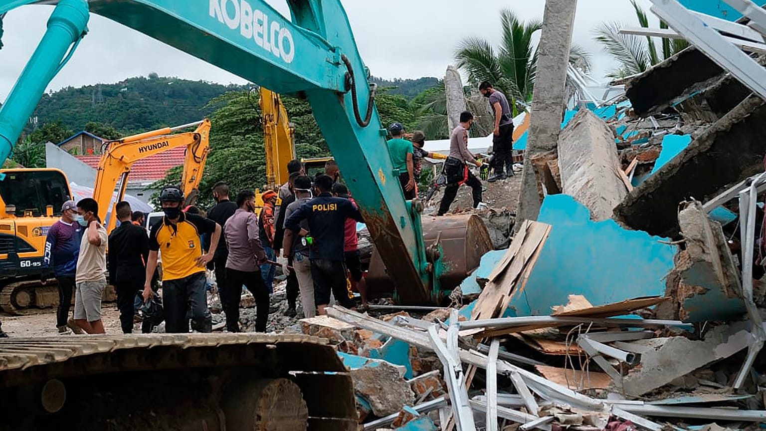 Sisma in Indonesia, vittime e danni sull'isola di Sulawesi