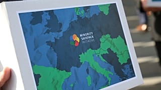 Az összegyűjtött aláírások egy része