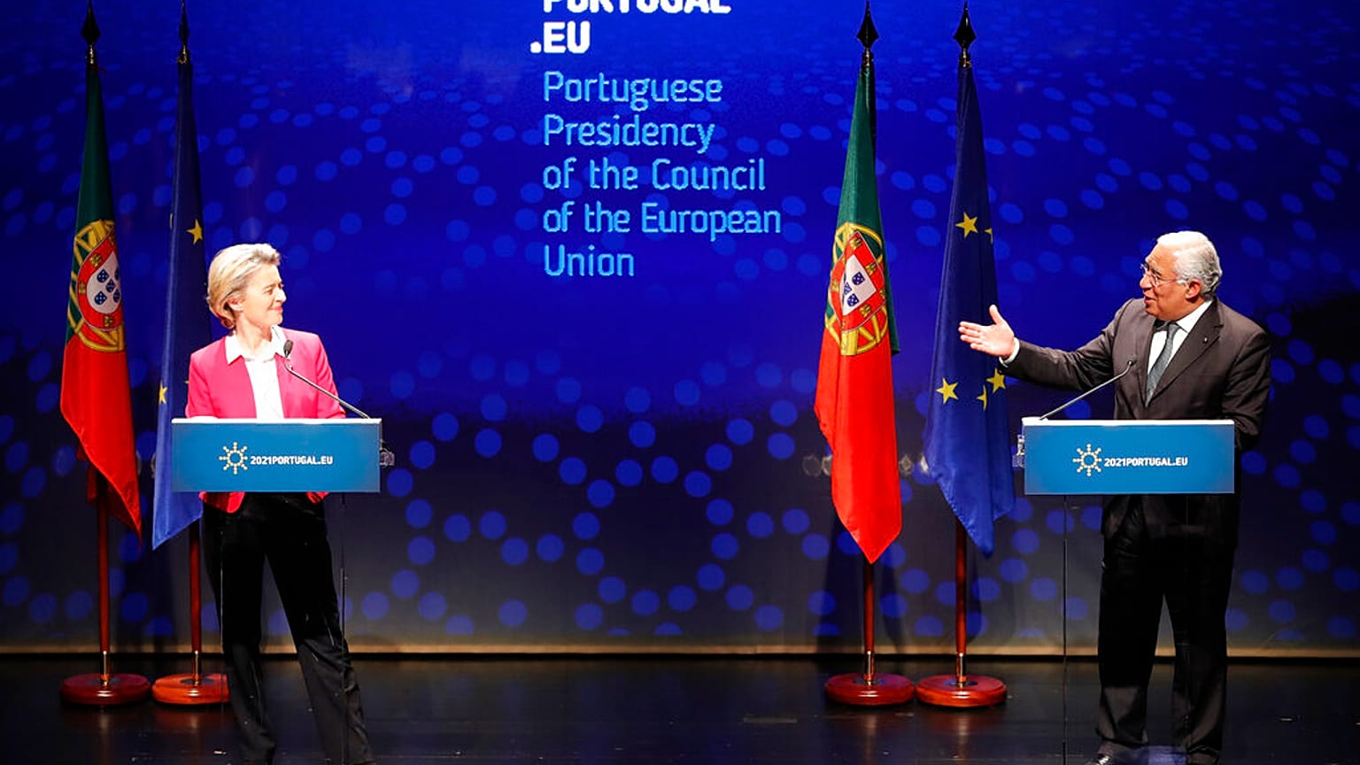 Η πρόεδρος της Ευρωπαϊκής Επιτροπής Ούρσουλα φον ντερ Λάιεν, και ο πρωθυπουργός της Πορτογαλίας, Αντόνιο Κόστα