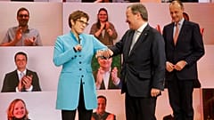 Glückwünsche für Armin Laschet auf dem CDU-Parteitag