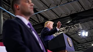 ABD Başkanı Donald Trump ve bir Gizli Servis çalışanı