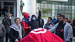 In Tunesien entlädt sich Wut gegen Polizeigewalt und Arbeitslosigkeit