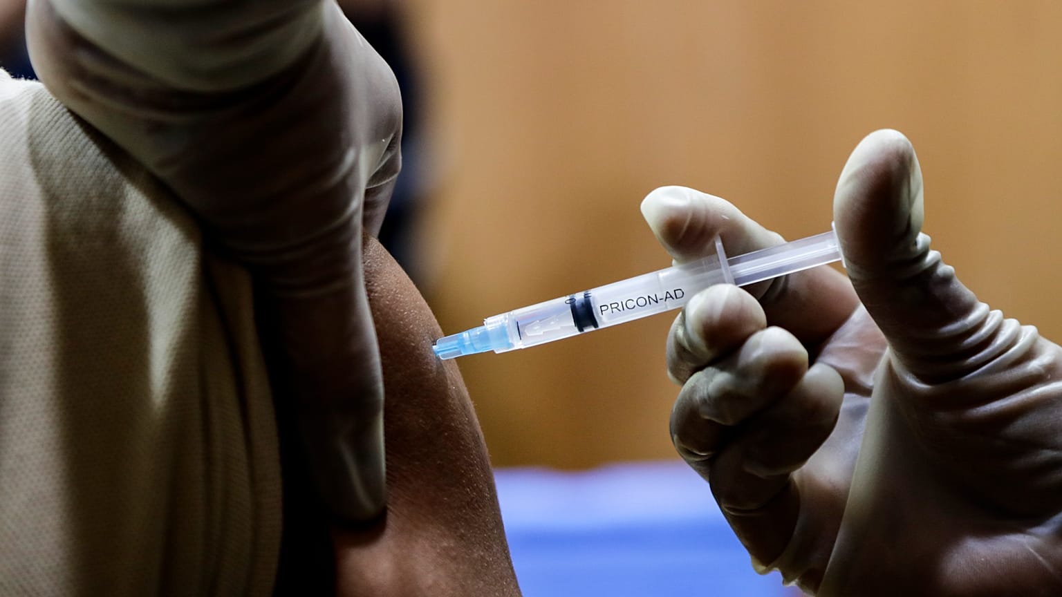 Covid: al via i richiami del vaccino Pfizer in Europa. Italia prima nell'Ue 
