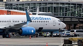 Самолёт "Победы" в берлинском аэропорту 17 января 2021