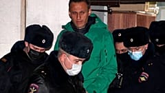 Nawalny bei seiner Festnahme nach seiner Landung in Moskau