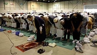نماز جماعت در روز عید فطر در پاریس