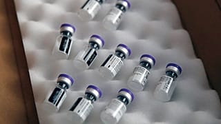 Fioles de vaccins Pfizer-BioNTech contre le Covid-19, Paris, 18 janvier 2021