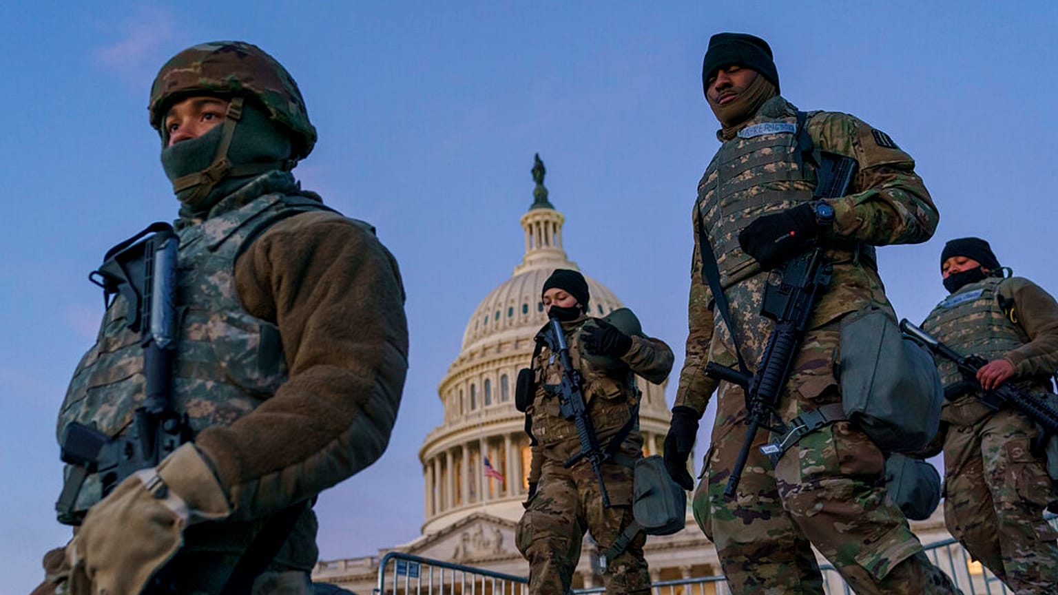 Reunión de paramilitares y amantes de las armas en vísperas de la toma de posesión de Joe Biden
