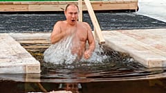 Vlagyimir Putyin a hideg vízben