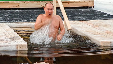 Vlagyimir Putyin a hideg vízben