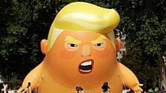 Donald Trump amerikai elnök londoni látogatása ellen tiltakoznak 2018. július 13-án