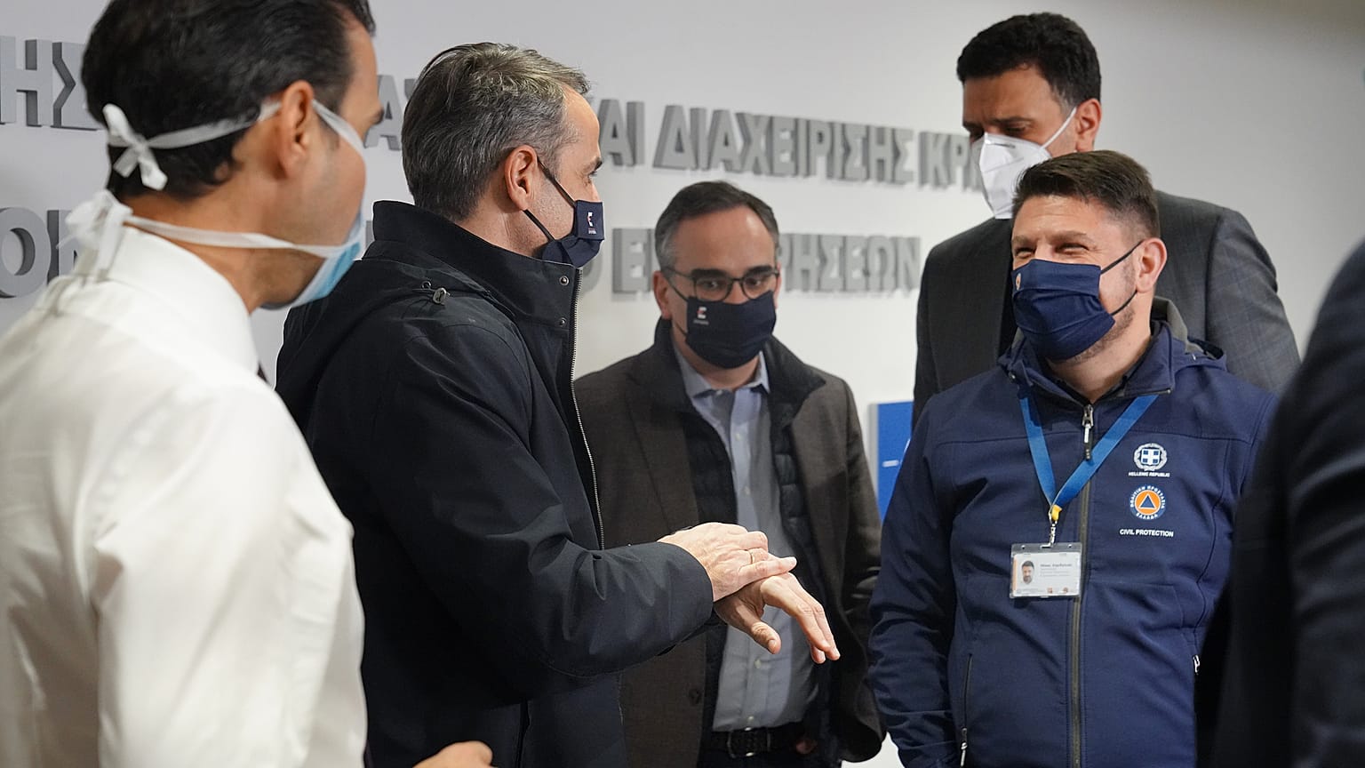 Ο Έλληνας πρωθυπουργός Κυριάκος Μητσοτάκης με τον υφ. Πολιτικής Πορστασίας Νίκο Χαρδαλιά 