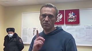 Letartóztatásban marad Navalnij