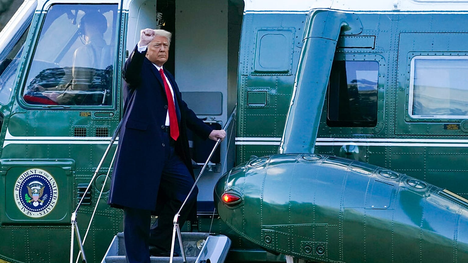 Donald Trump búcsút int