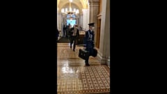 El maletín nuclear de Estados Unidos, de paseo por el Congreso.