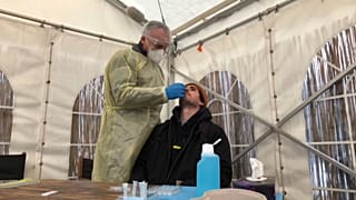 Бизнес на "короне": в Берлине как на дрожжах растут частные центры экспресс-тестирования