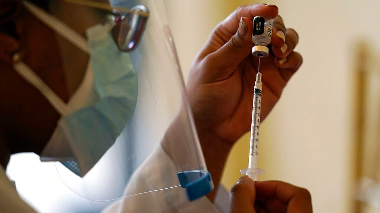 COVID-19 | Varios países europeos detectan casos de la variante ómicron