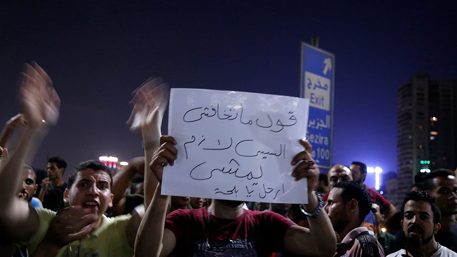 في 22 سبتمبر/ أيلول 2019، طالب متظاهرون مصريون أثناء مشاركتهم في مظاهرة بعزل الرئيس عبد الفتاح السيسي.