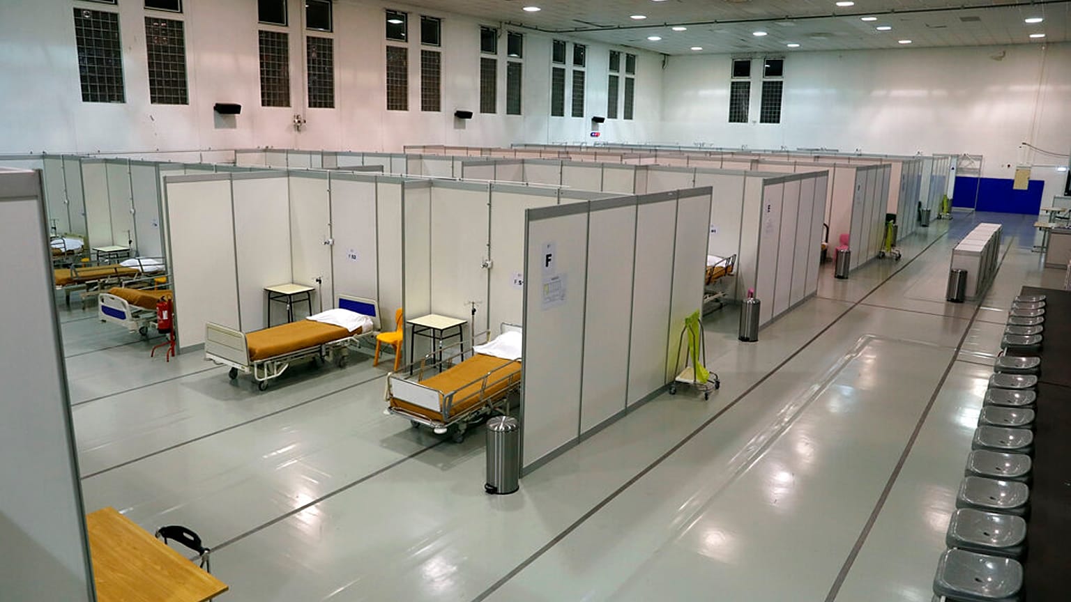 Foi instalado um hospital de campanha na cidade universitária para receber novos pacientes de Covid-19, em Lisboa