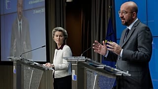 La presidenta de la Comisión Europea Ursula von der Leyen y el presidente del Consejo Europeo, Charles Michel.