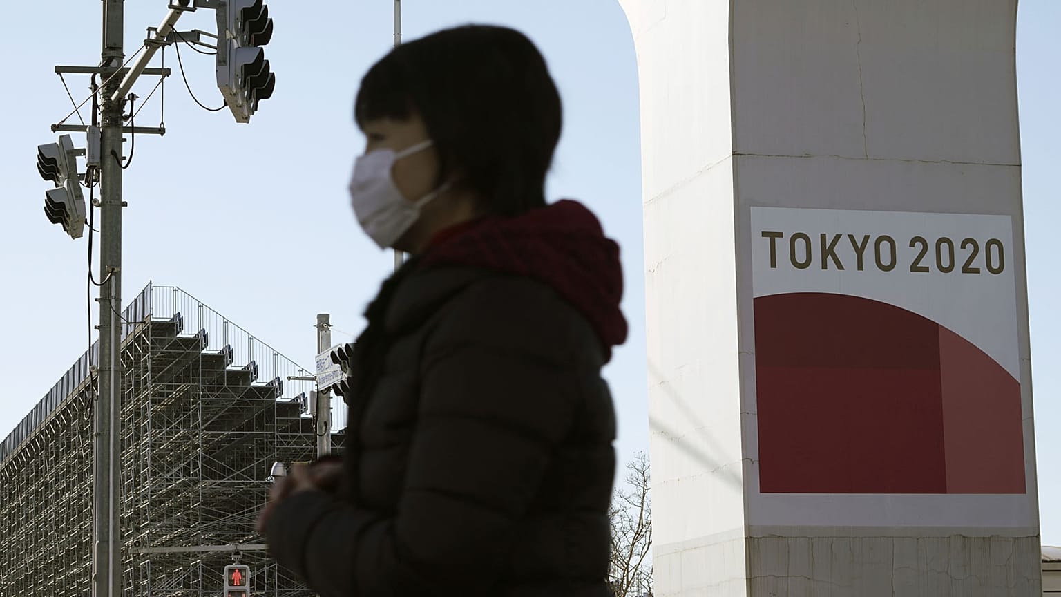 Une femme dans les rues de Tokyo, le 20 janvier 2021