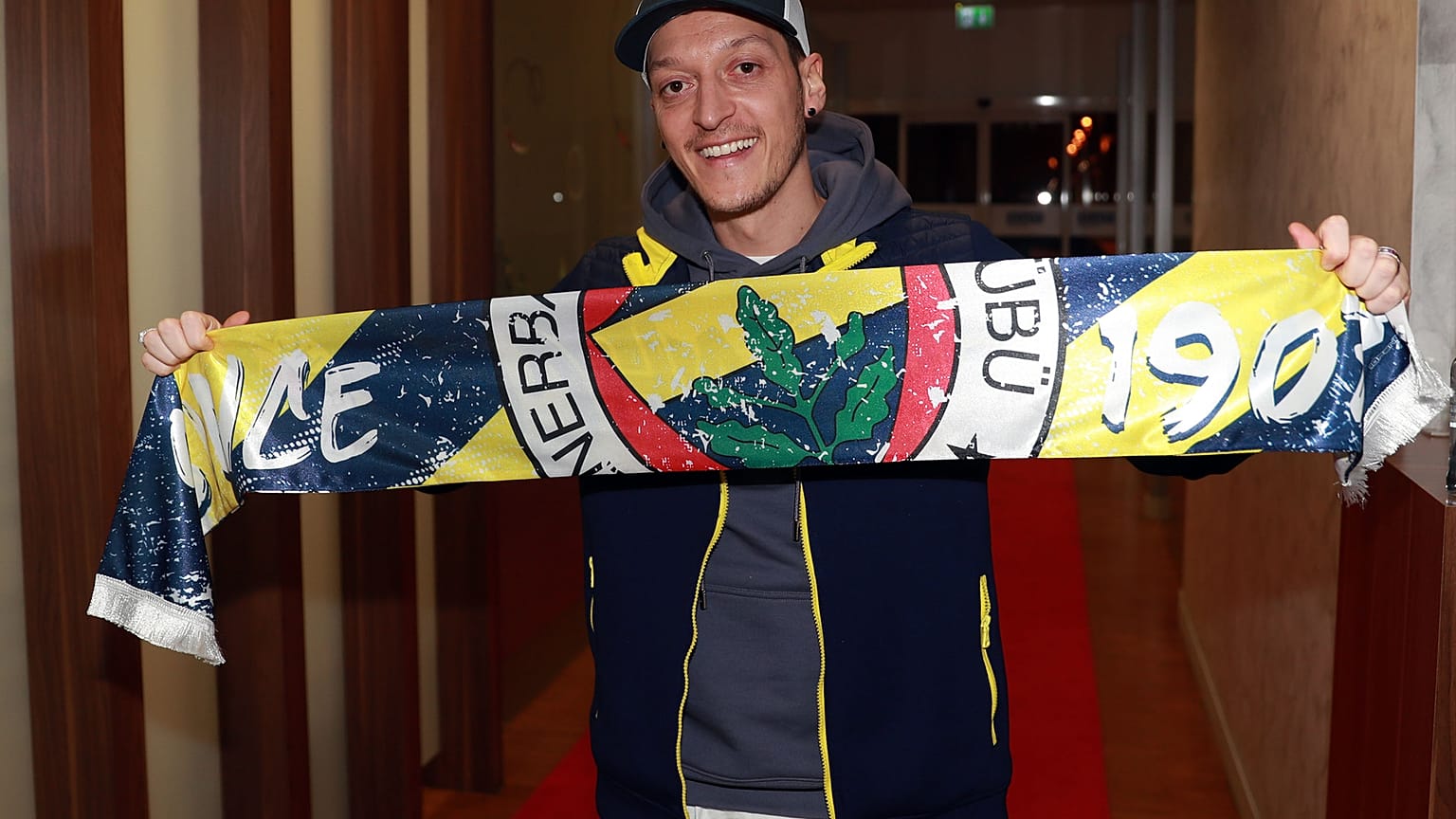 Mesut Özil à son arrivée à Istanbul, le 18 janvier 2021 