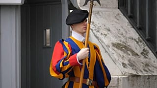 AP - Swiss guard in Vatican