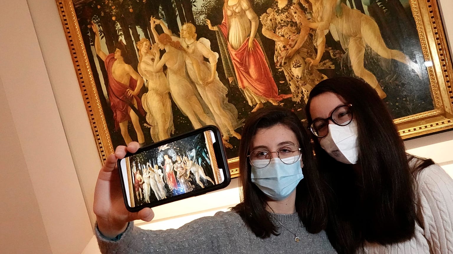 Selfie vor Boticellis "Primavera": Wiedereröffnung der Uffizien in Florenz