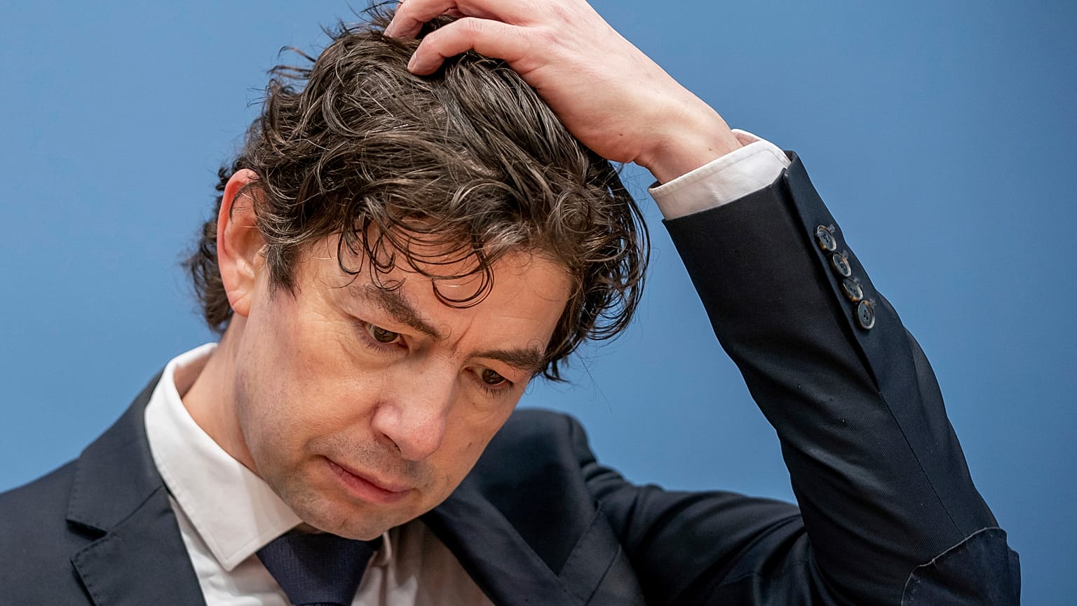 "Man soll nicht denken, sobald Risikogruppen abgeschirmt sind, ist das ganze Problem beendet", so Drosten in Berlin.