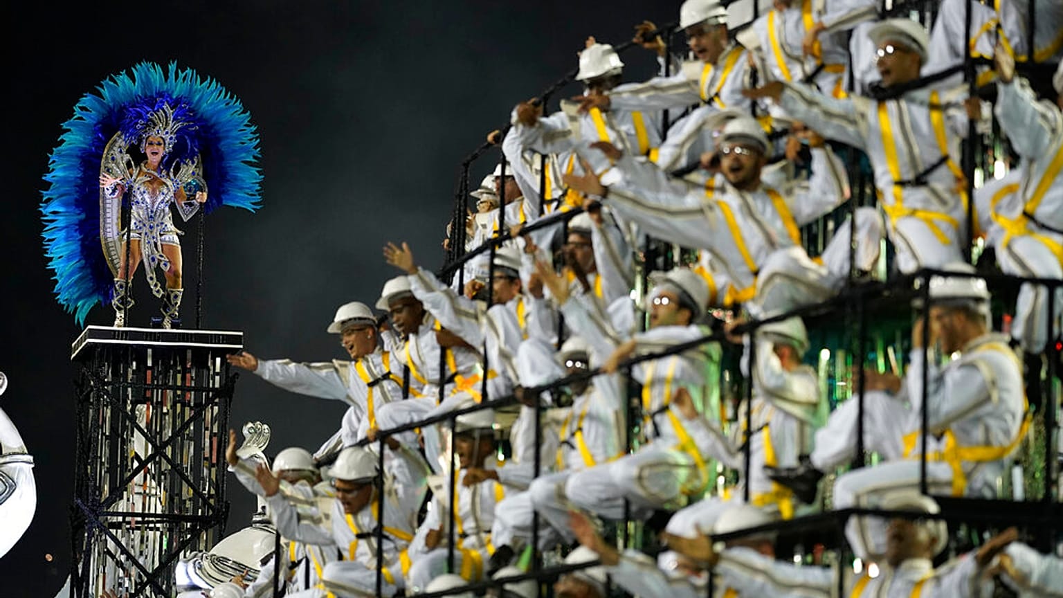 2020'de düzenlenen Rio Karnavalı'ndan bir kare.