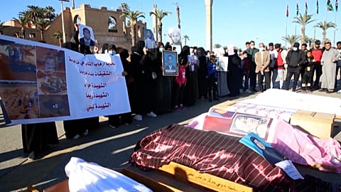 شاهد: ليبيون يبكون موتاهم بعد انتشال 10 جثث أخرى من مقبرة جماعية في ترهونة