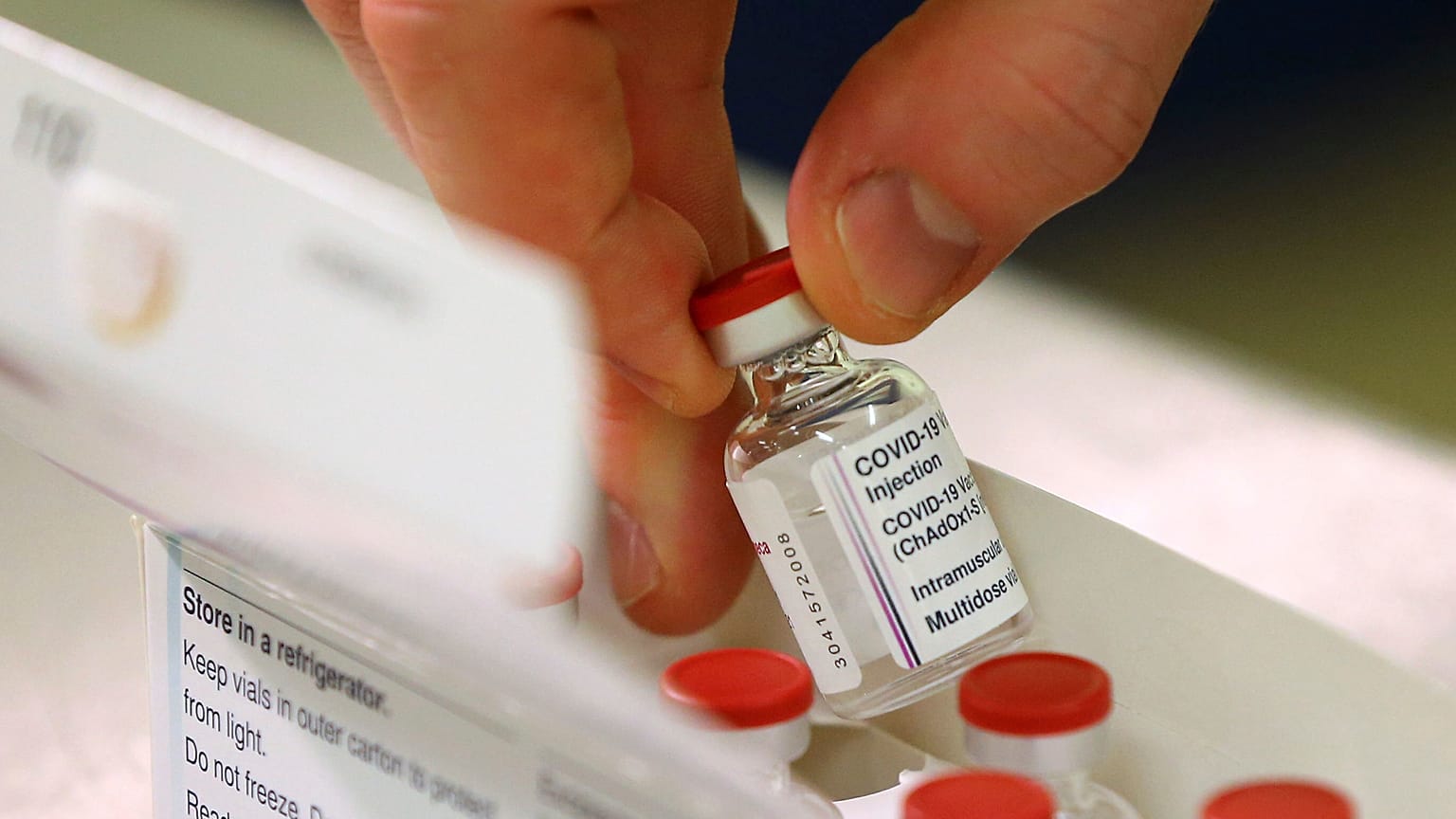 Vaccin anti-Covid-19 : AstraZeneca revoit à la hausse ses doses pour l'UE