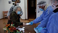 Die 98-jährige Rosa Gordo gab ihre Stimme bereits am vergangenen Dienstag südlich von Lissabon ab