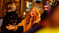 Protestwelle in Russland: Eine von über 3.000 Festgenommenen 