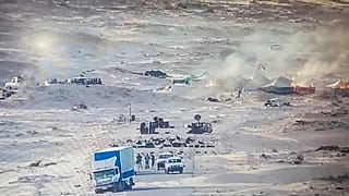 النيران في خيام  تستخدمها جبهة البوليساريو في منطقة الكركرات الواقعة في الصحراء الغربية